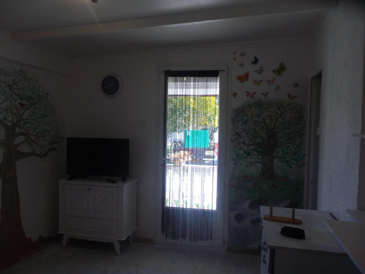 Auberge Des Garrigues Nîmes Buitenkant foto