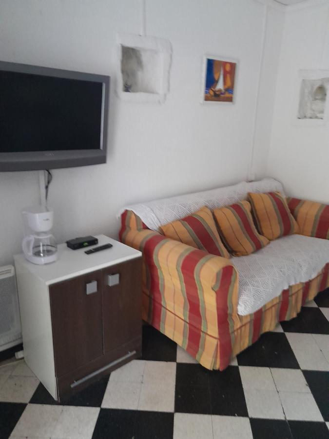 Auberge Des Garrigues Nîmes Buitenkant foto