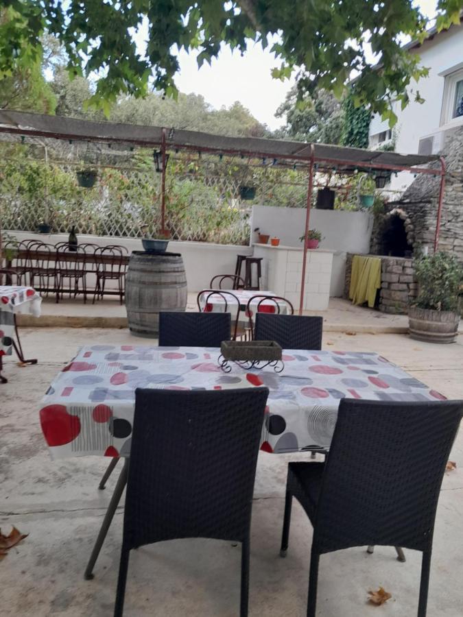 Auberge Des Garrigues Nîmes Buitenkant foto