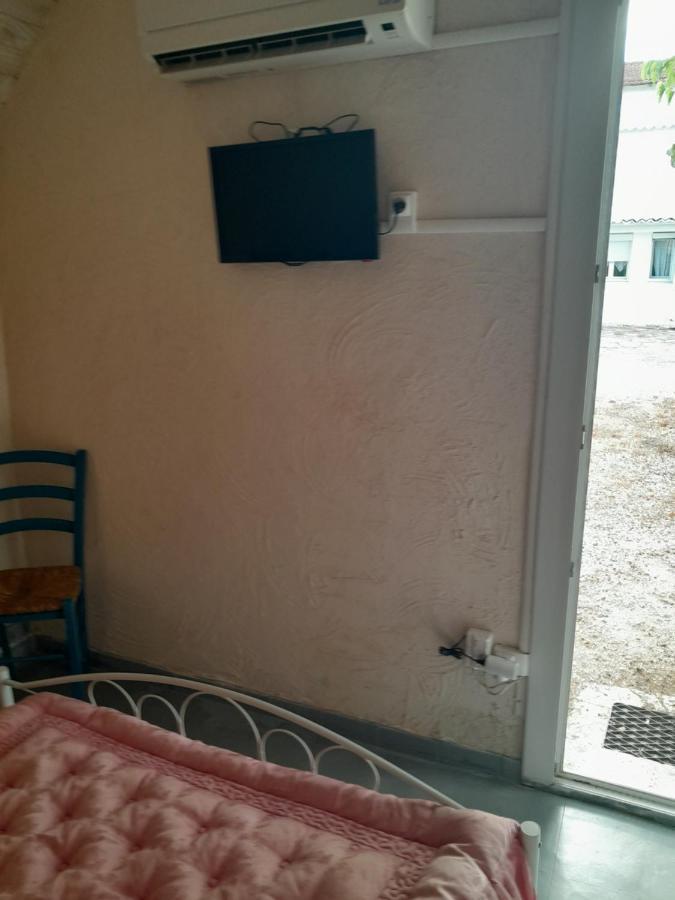 Auberge Des Garrigues Nîmes Buitenkant foto