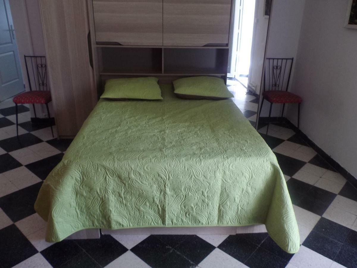 Auberge Des Garrigues Nîmes Buitenkant foto