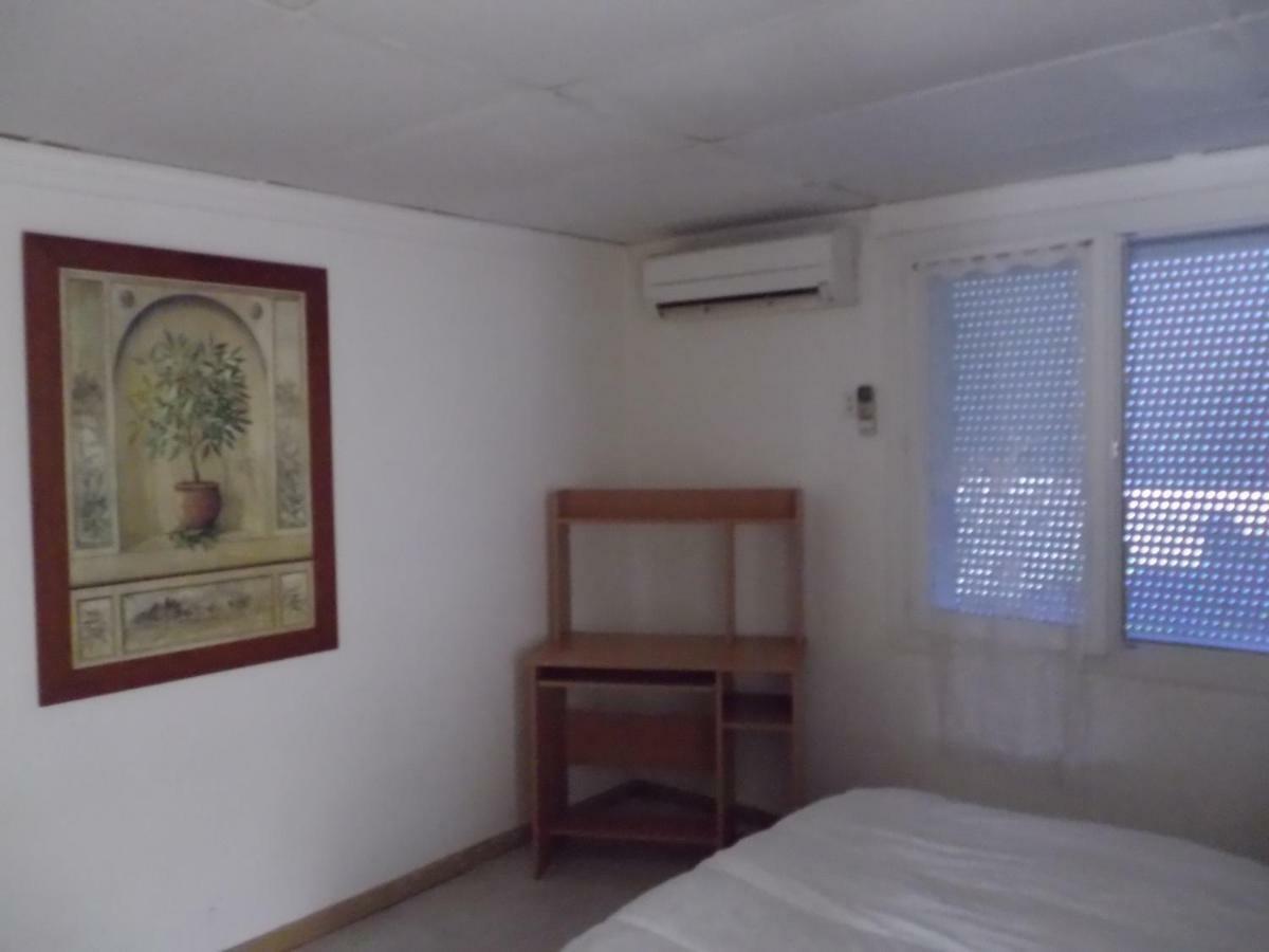 Auberge Des Garrigues Nîmes Buitenkant foto