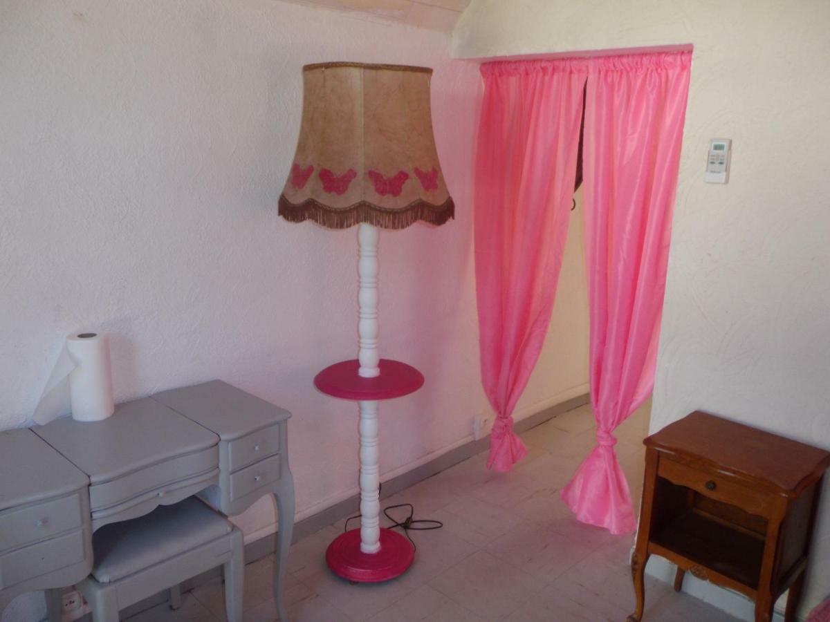 Auberge Des Garrigues Nîmes Buitenkant foto