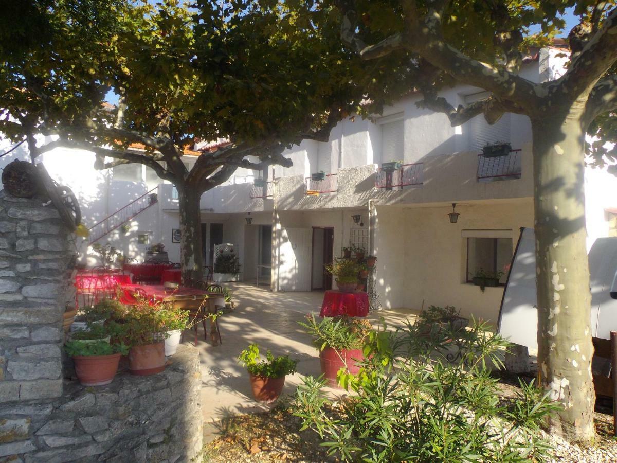 Auberge Des Garrigues Nîmes Buitenkant foto