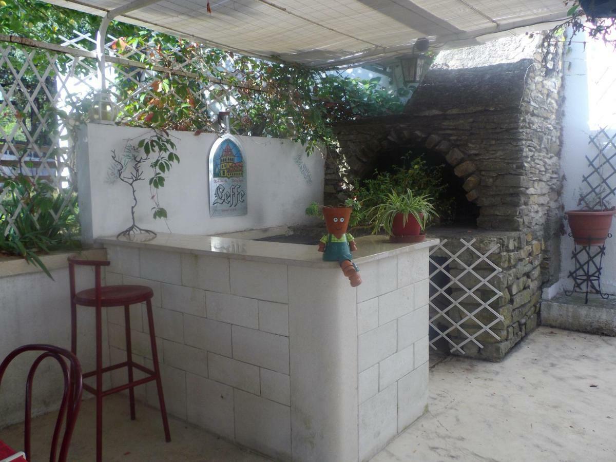 Auberge Des Garrigues Nîmes Buitenkant foto