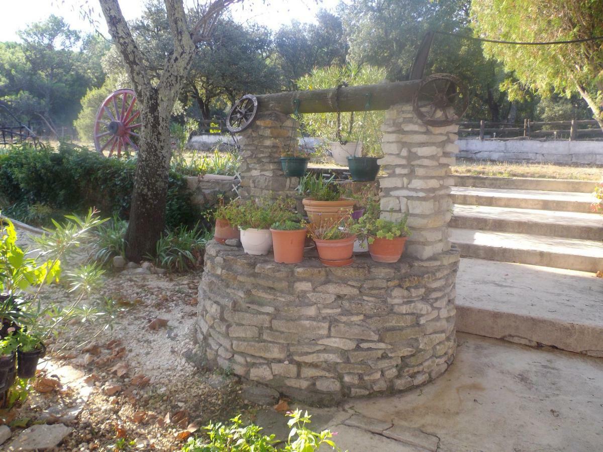 Auberge Des Garrigues Nîmes Buitenkant foto